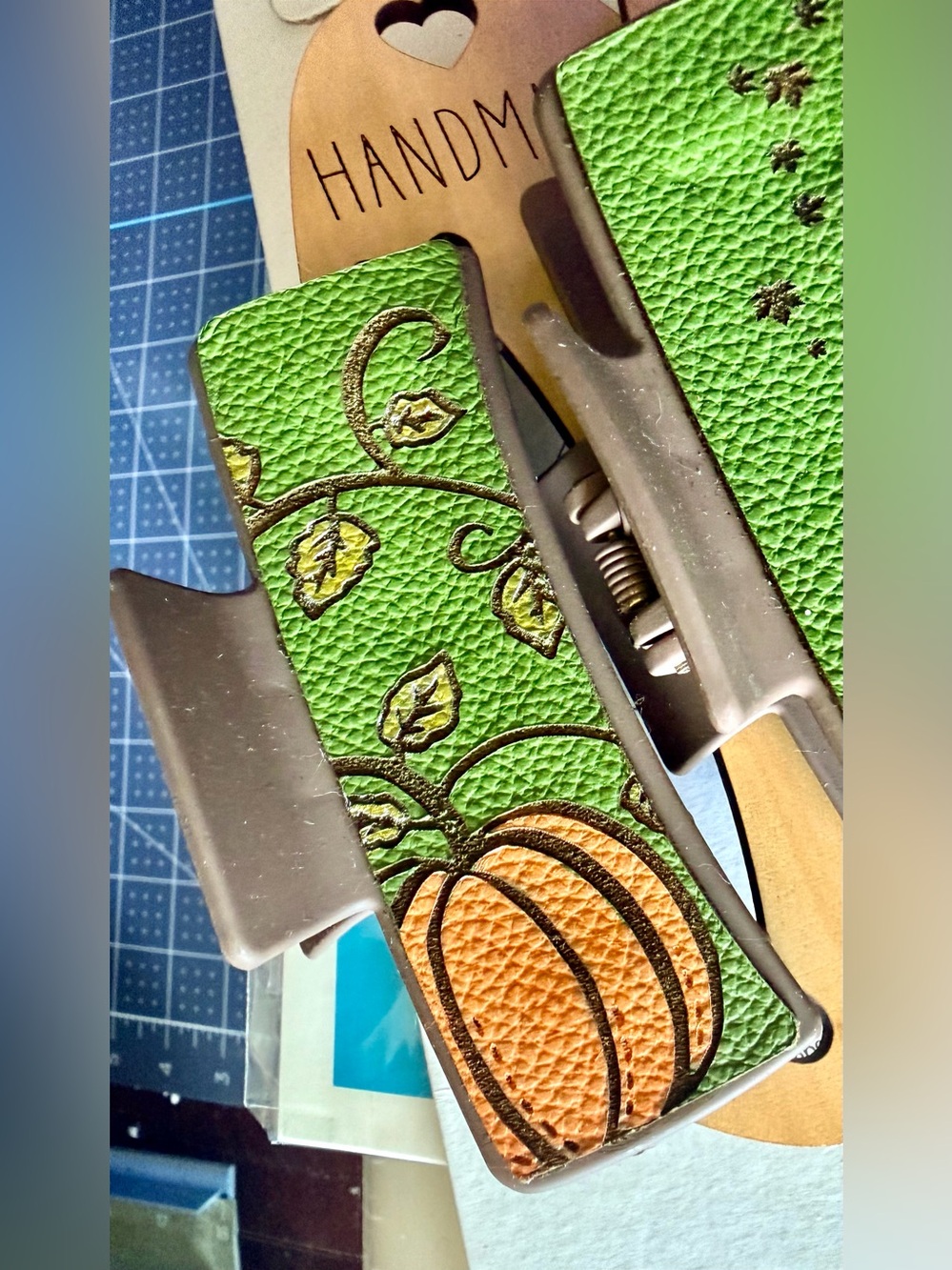 NEW!! Fall Series 2 Leather Hand Crafted/Painted Hair Clip your choice of 2 - Picture 3 of 6